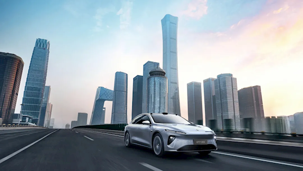 首增城区领航换电 驾驶更类人！蔚来世界模型NWM即日开启推送