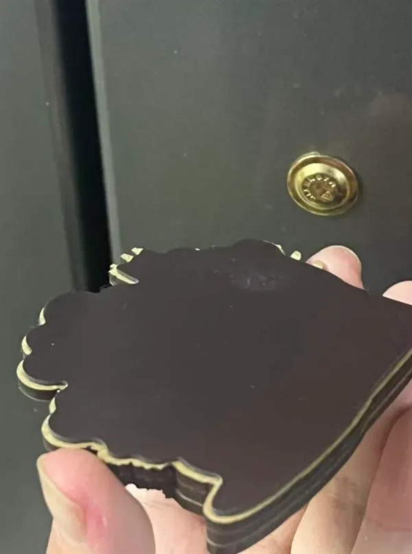 冰箱贴会把冰箱门压坏?并不会 但有一种贴法真的伤冰箱