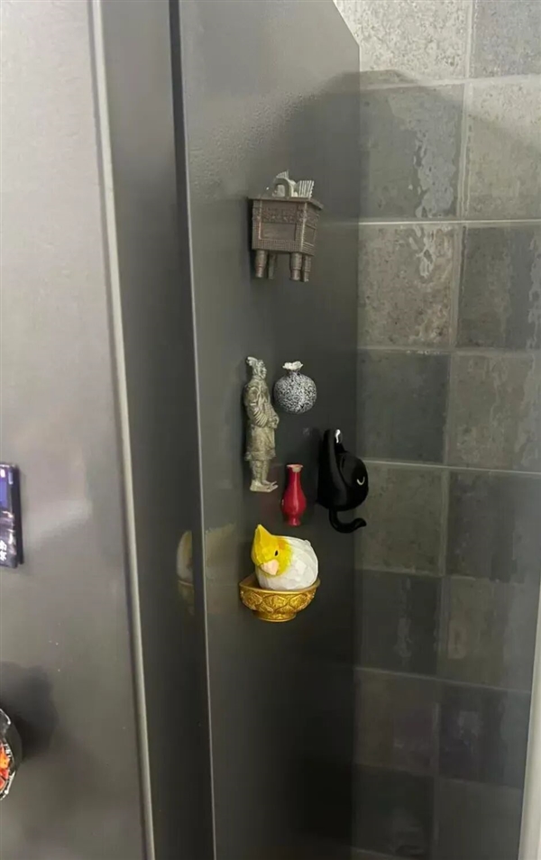 冰箱贴会把冰箱门压坏?并不会 但有一种贴法真的伤冰箱