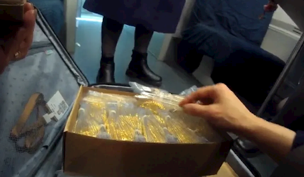 12公斤黄金落在高铁上 价值上千万 列车长:工作20多年捡的最贵的