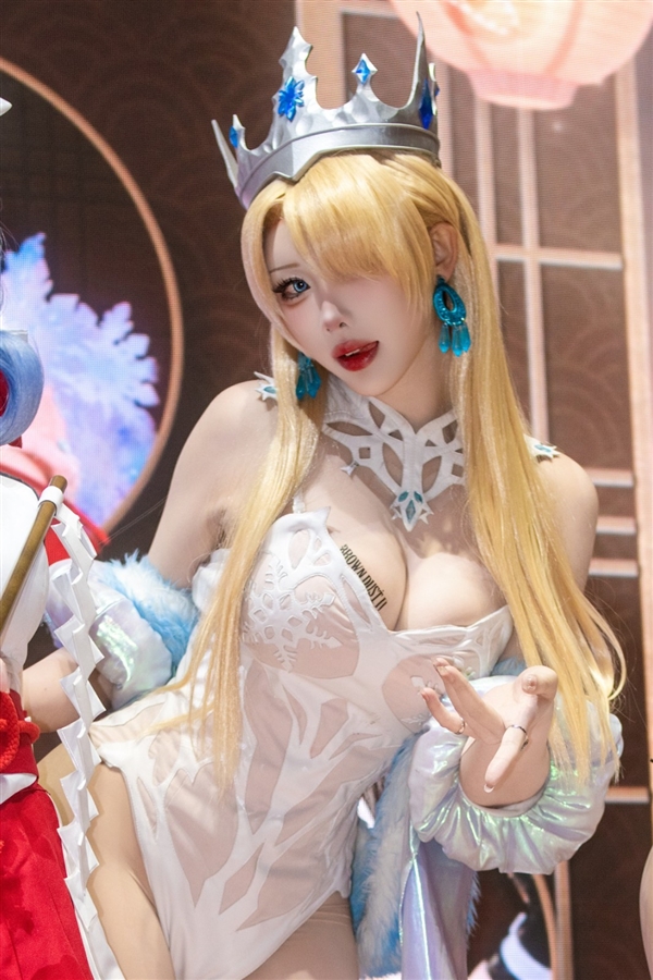 眼花缭乱波涛汹涌！ 《棕色尘埃2》中国台北电玩展coser返图