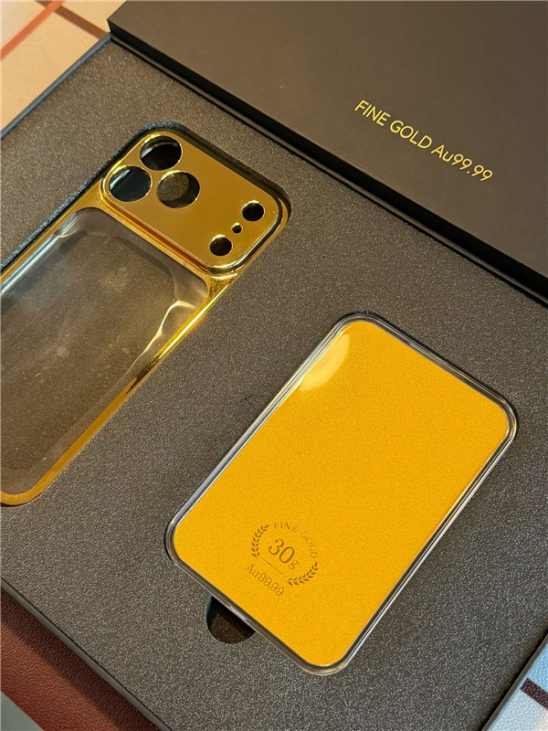 京东京造黄金手机壳首批晒单图来了:礼盒包装 金片带证书