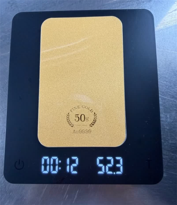 京东京造黄金手机壳首批晒单图来了:礼盒包装 金片带证书