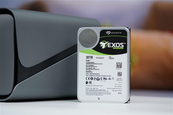 终于告别SMR叠瓦盘!希捷银河Exos 32TB硬盘图赏