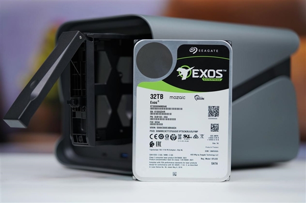 终于告别SMR叠瓦盘!希捷银河Exos 32TB硬盘图赏