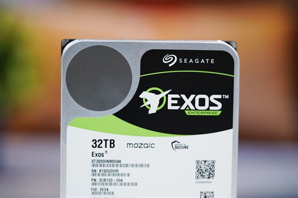 终于告别SMR叠瓦盘!希捷银河Exos 32TB硬盘图赏