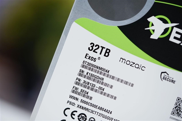 终于告别SMR叠瓦盘!希捷银河Exos 32TB硬盘图赏