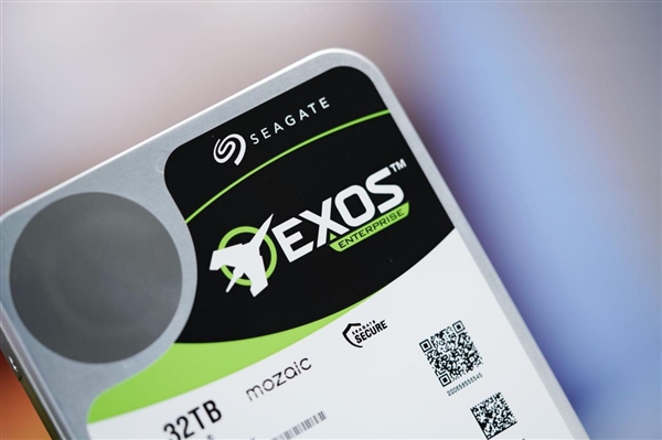 终于告别SMR叠瓦盘!希捷银河Exos 32TB硬盘图赏