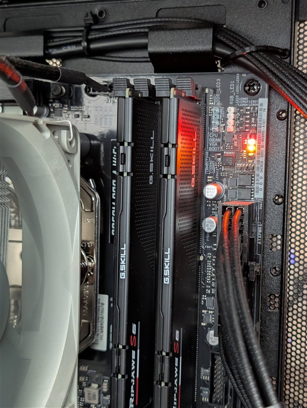 9800X3D余波未了：9600X在华擎主板上也翻车了！