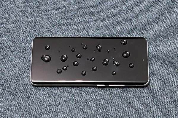 揭秘什么手机膜用久了 点几下就脏