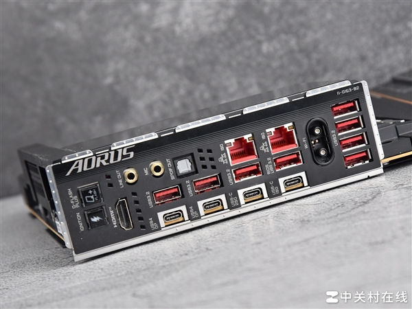 AMD锐龙7 9850X3D实测:性能起飞 解锁千帧游戏