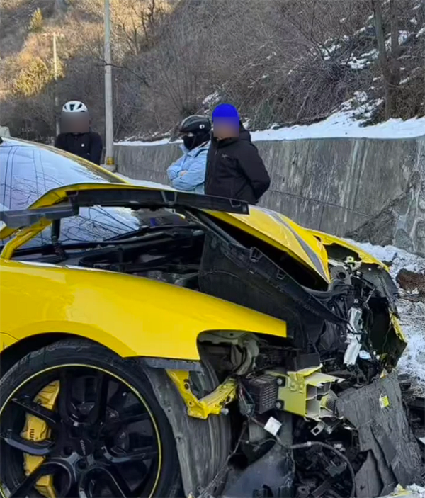 山路飙到125km/h 一小米SU7 Ultra撞毁：官方救援电话秒通