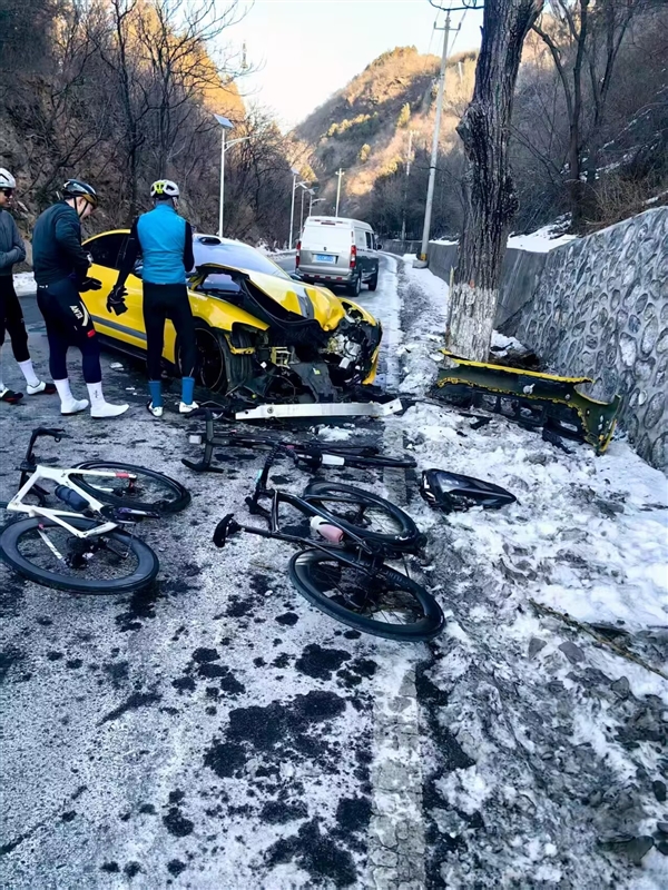 山路飙到125km/h 一小米SU7 Ultra撞毁：官方救援电话秒通